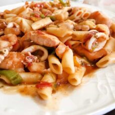 macaroni with seafood